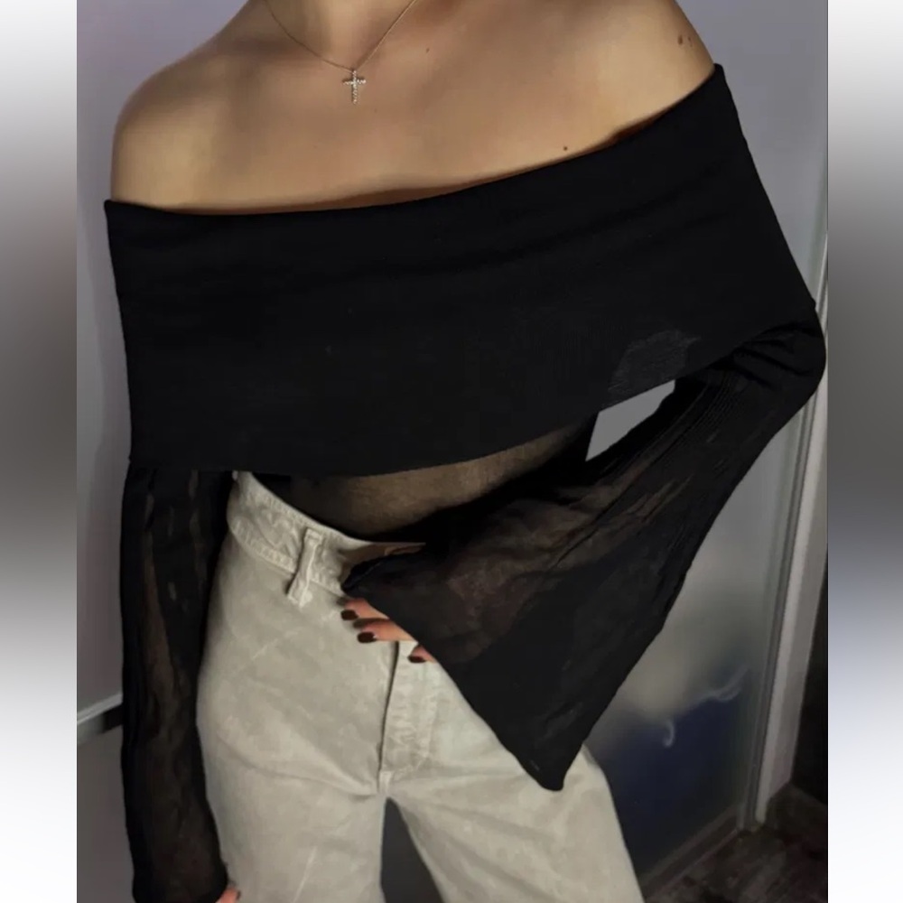 NEW ZARA Off-the-Shoulder Knit Top,  Size L, New
🚨NO DISCOUNT ON THIS KNIT